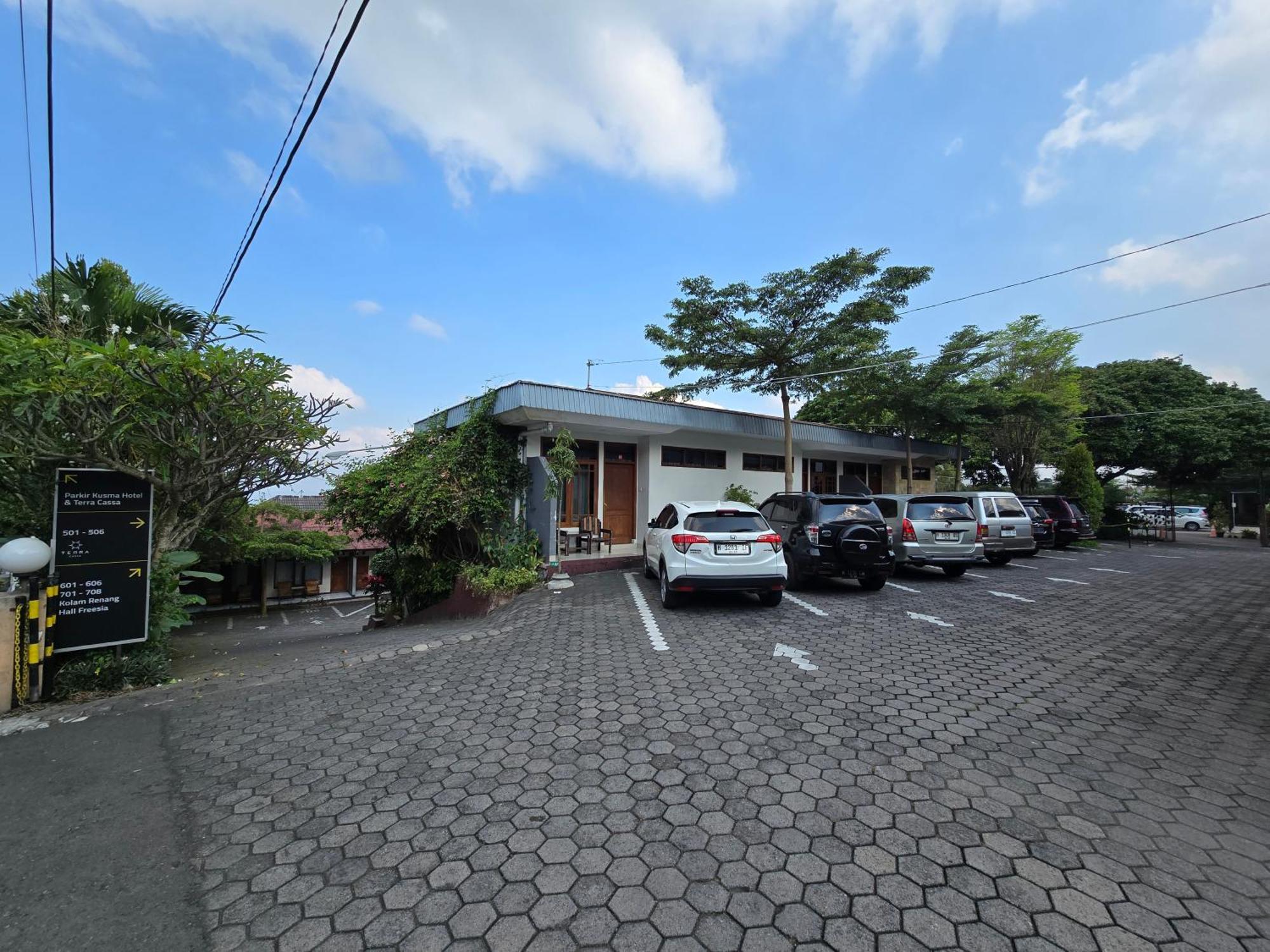 Kusma Hotel Bandungan Семаранг Экстерьер фото